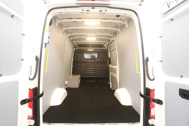 Volkswagen CRAFTER 35 2.0 TDI L3H3 177PK 3500KG Trekgew. Werkbus Airco Camera Carplay Cruise 3 Persoons Imperiaal Trekhaak