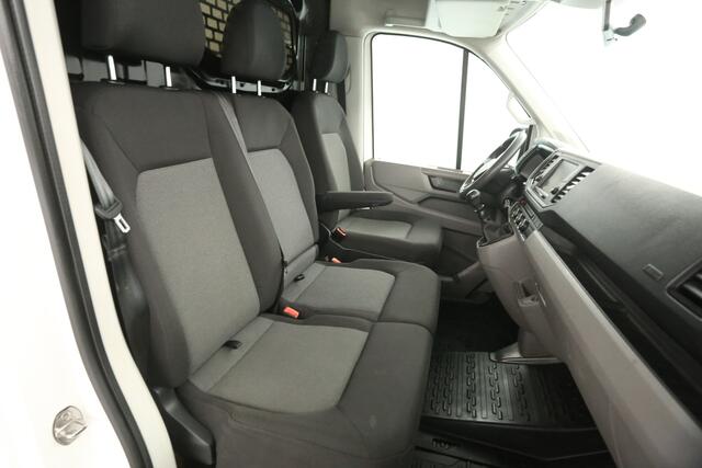Volkswagen CRAFTER 35 2.0 TDI L3H3 177PK 3500KG Trekgew. Werkbus Airco Camera Carplay Cruise 3 Persoons Imperiaal Trekhaak