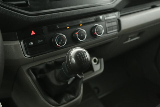 Volkswagen CRAFTER 35 2.0 TDI L3H3 177PK 3500KG Trekgew. Airco Cruise 3 Persoons Elektrpakket Trekhaak