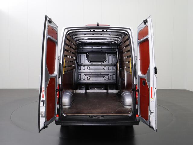 Volkswagen CRAFTER 2.0TDI L3H3 Highline | NAvigatie | Camera | Airco | Cruise | 3-Persoons