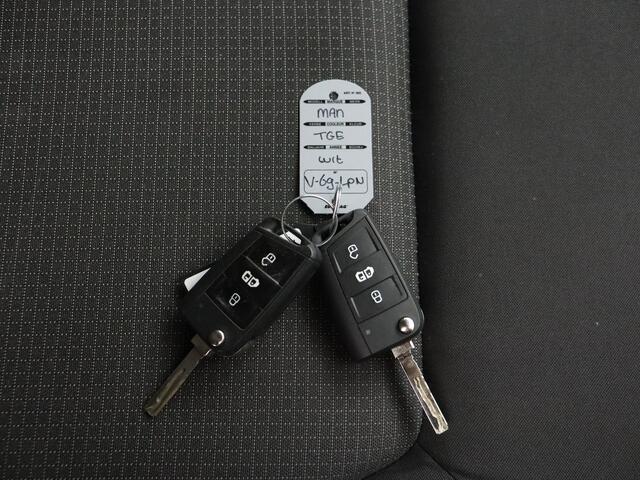 Volkswagen CRAFTER 2.0TDI 140PK DSG Automaat L3H3 | Camera | Multimedia | Airco | Cruise | Betimmering