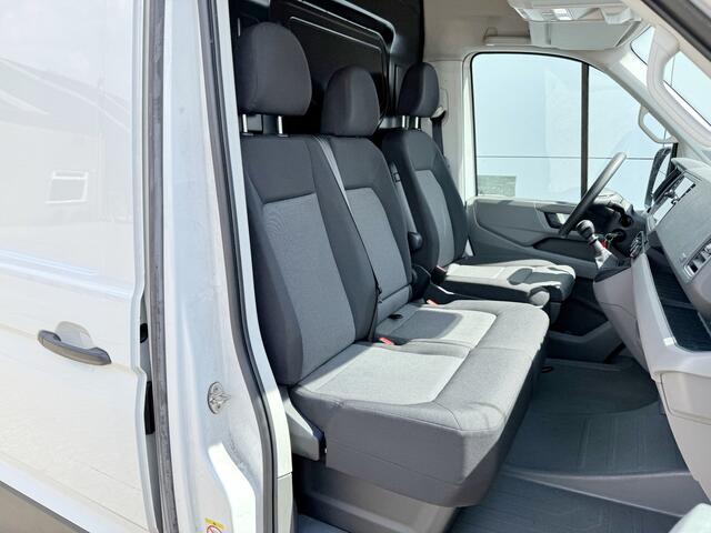 Volkswagen CRAFTER 2.0 TDI 140pk L3H3 Airco Cruise Control Carplay Parkeersensoren voor achter