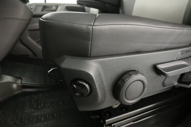 Volkswagen CRAFTER 35 2.0 TDI L3H3 141PK 3000KG Trekgew. Airco Camera Carplay Cruise PDC Elektrpakket Trekhaak