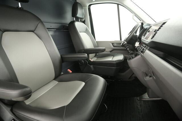 Volkswagen CRAFTER 35 2.0 TDI L3H3 141PK 3000KG Trekgew. Airco Camera Carplay Cruise PDC Elektrpakket Trekhaak