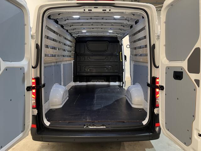 Volkswagen CRAFTER 30 2.0 TDI L3H2 140 PK Automaat / Euro 6 / Airco / Cruise Control / Camera / CarPlay / 3-Zits / 18.500 KM !!