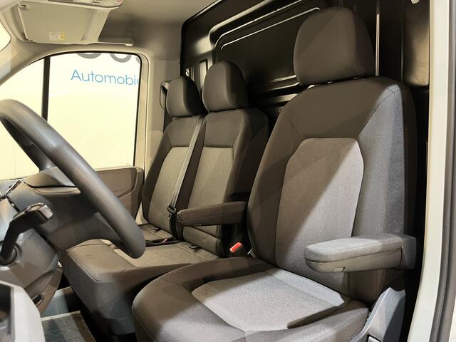 Volkswagen CRAFTER 30 2.0 TDI L3H2 140 PK Automaat / Euro 6 / Airco / Cruise Control / Camera / CarPlay / 3-Zits / 18.500 KM !!