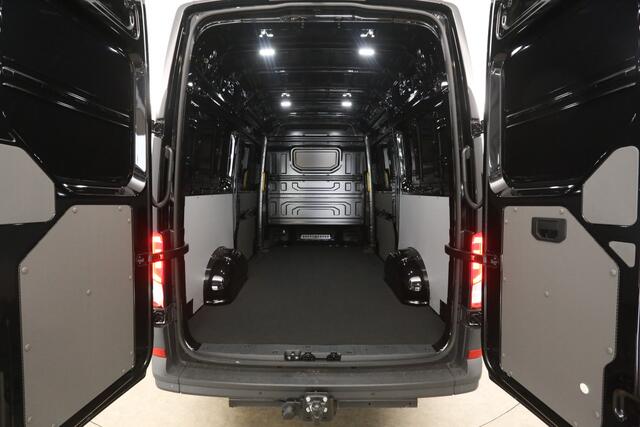 Volkswagen CRAFTER 2.0 TDI DSG HIGHLINE EXCLUSIVE L3H3 | FACELIFT MODEL | BPM VRIJ | NIEUW 3000KG TREKHAAK VIRTUAL 2XSCHUIFDEUR ADAPTIVE CRUISE LED 140PK CARPLAY 17"LMV