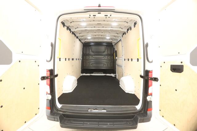 Volkswagen CRAFTER 35 2.0 TDI L3H2 141PK DSG Automaat Airco Camera Carplay Cruise Navigatie 3 Persoons Elektrpakket