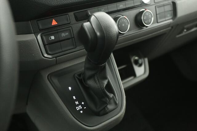 Volkswagen CRAFTER 35 2.0 TDI L3H2 141PK DSG Automaat Airco Camera Carplay Cruise Navigatie 3 Persoons Elektrpakket