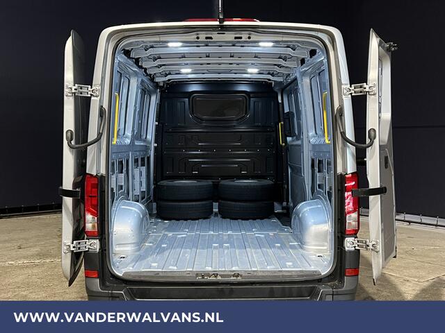 Volkswagen CRAFTER 2.0 TDI 141pk L3H2 L2H1 Euro6 Airco | Camera | Apple Carplay | Android Auto Bijrijdersbank