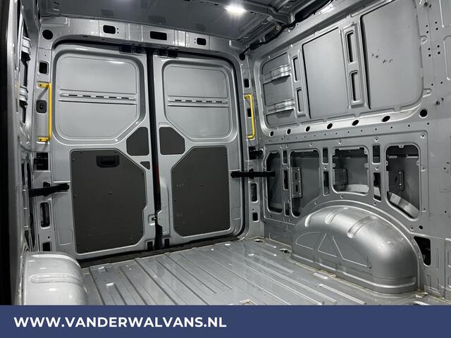 Volkswagen CRAFTER 2.0 TDI 141pk L3H2 L2H1 Euro6 Airco | Camera | Apple Carplay | Android Auto Bijrijdersbank