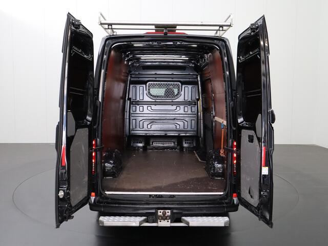 Volkswagen CRAFTER 2.0TDI 177PK DSG Automaat L3H3 | Imperiaal | Trekhaak | Navigatie | Camera | Betimmering | Airco | Cruise