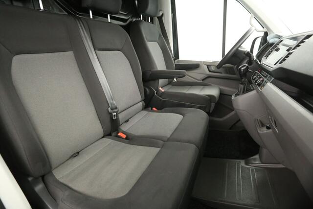 Volkswagen CRAFTER 50 2.0 TDI L3H3 | 177PK | Dubbellucht | 3500KG Trekgew. DSG Automaat Airco Camera Carplay Cruise Trekhaak 3 Persoons Navi PDC