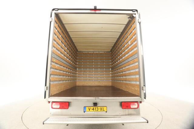 Volkswagen CRAFTER 35 2.0 TDI 140PK Bakwagen | L 3.80m | Camper Ombouw | Verhuiswagen | Airco Camera Carplay Cruise Laadbak Achterdeuren Treeplank