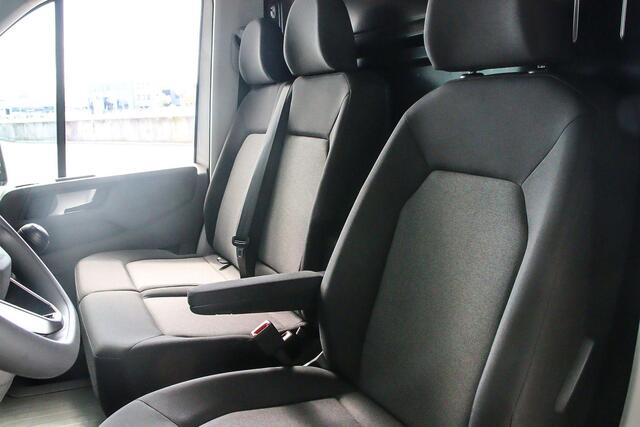 Volkswagen CRAFTER 35 2.0 TDI 140pk L3H3 > NETTO BPM-vrije DEAL excl. kosten rijklaar < | Trekhaak | Cruise | Parkeersensoren | 3500kg GVW |