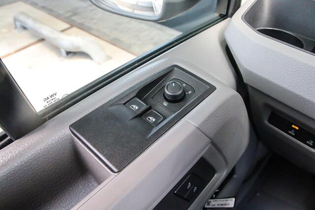 Volkswagen CRAFTER 35 2.0 TDI 140pk L3H3 > NETTO BPM-vrije DEAL excl. kosten rijklaar < | Trekhaak | Cruise | Parkeersensoren | 3500kg GVW |