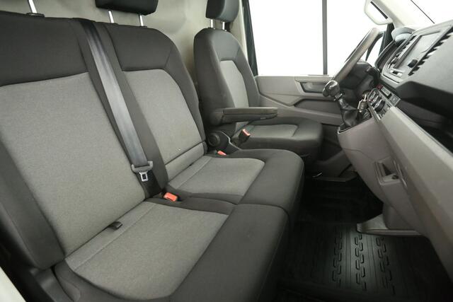 Volkswagen CRAFTER 2.0 TDI L3H2 140PK 3000KG Trekgew. Trekhaak Airco Camera Cruise Carplay 3 Persoons Elektrpakket