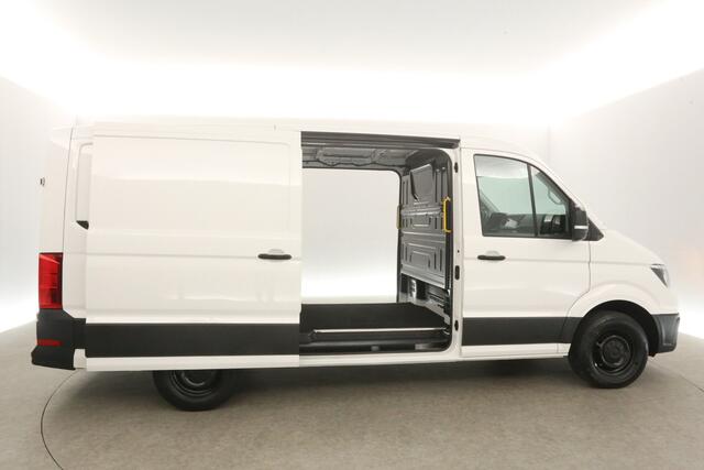 Volkswagen CRAFTER 30 2.0 TDI L3H2 177PK 3000KG Trekgew. Automaat DSG Airco Cruise Carplay 2xSchuifdeur Navi 3 Persoons Trekhaak