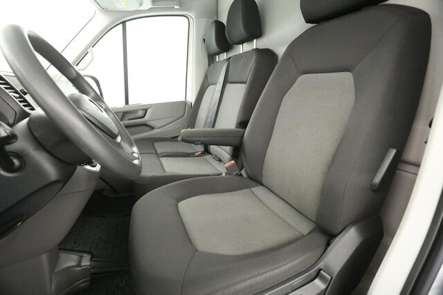Volkswagen CRAFTER 30 2.0 TDI L3H2 177PK 3000KG Trekgew. Automaat DSG Airco Cruise Carplay 2xSchuifdeur Navi 3 Persoons Trekhaak