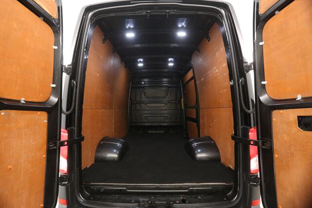 Volkswagen CRAFTER 50 2.0 TDI L3H3 | 177PK | Dubbellucht | 3500KG Trekgew. Trekhaak DSG Automaat Airco Camera Carplay Cruise 3 Persoons Navi PDC