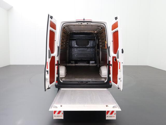 Volkswagen CRAFTER 2.0TDI 140PK L4H3 DSG Automaat L3H2 | Laadklep Navigatie | Camera | Airco | 3-Persoons
