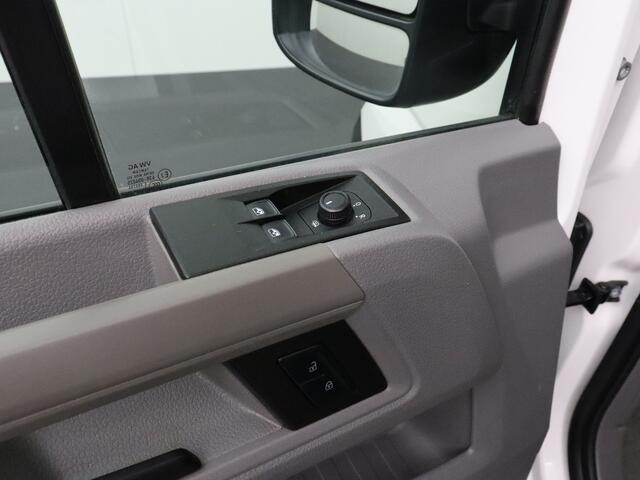 Volkswagen CRAFTER 2.0TDI 140PK L4H3 DSG Automaat L3H2 | Laadklep Navigatie | Camera | Airco | 3-Persoons