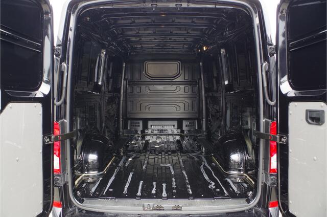 Volkswagen CRAFTER 30 2.0 TDI L3H2 Highline > 177pk/Dubbele schuifdeur/automaat/camera/comfort stoel...