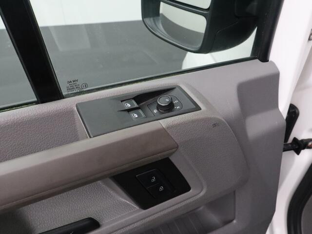 Volkswagen CRAFTER 2.0TDI 140PK L3H3 | Camera | Airco | Trekhaak | Cruise | Betimmering