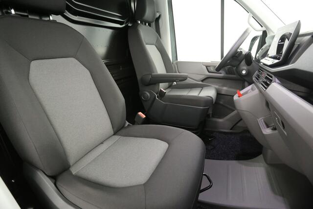 Volkswagen CRAFTER 2.0 TDI DSG HIGHLINE EXCLUSIVE L3H3 | FACELIFT MODEL | BPM VRIJ | NIEUW 3000KG TREKHAAK VIRTUAL ADAPTIVE CRUISE LED 140PK CARPLAY 17"LMV