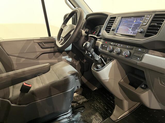 Volkswagen CRAFTER 35 2.0 TDI L3H3 140 PK RWD Servicebus / Aluca Inrichting / Euro 6 / Trekhaak 3000 KG / Airco / Camera / Navigatie / CarPlay