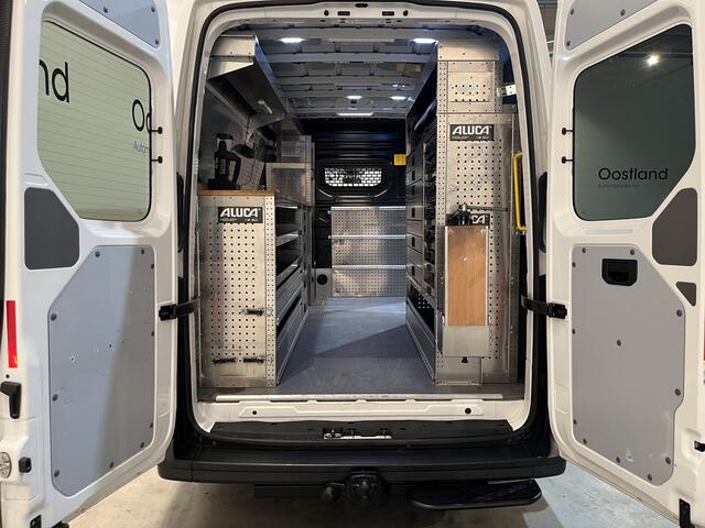Volkswagen CRAFTER 35 2.0 TDI L3H3 140 PK RWD Servicebus / Aluca Inrichting / Euro 6 / Trekhaak 3000 KG / Airco / Camera / Navigatie / CarPlay