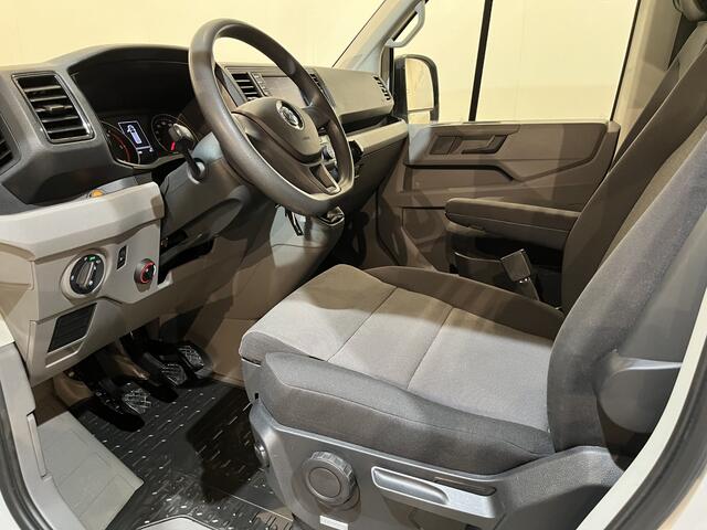 Volkswagen CRAFTER 35 2.0 TDI L3H3 140 PK RWD Servicebus / Aluca Inrichting / Euro 6 / Trekhaak 3000 KG / Airco / Camera / Navigatie / CarPlay