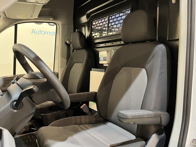 Volkswagen CRAFTER 35 2.0 TDI L3H3 140 PK RWD Servicebus / Aluca Inrichting / Euro 6 / Trekhaak 3000 KG / Airco / Camera / Navigatie / CarPlay