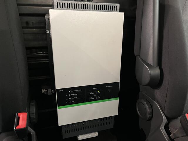 Volkswagen CRAFTER 35 2.0 TDI L3H3 140 PK RWD Servicebus / Aluca Inrichting / Euro 6 / Trekhaak 3000 KG / Airco / Camera / Navigatie / CarPlay