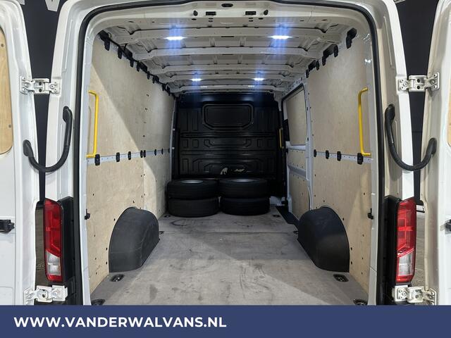 Volkswagen CRAFTER 2.0 TDI 141pk L3H2 (oude L2H1) Euro6 Airco | Camera | Bijrijdersbank | Apple carplay Android auto, stoelverwarming, 3000kg trekvermogen