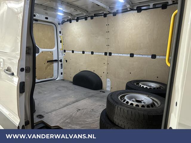 Volkswagen CRAFTER 2.0 TDI 141pk L3H2 (oude L2H1) Euro6 Airco | Camera | Bijrijdersbank | Apple carplay Android auto, stoelverwarming, 3000kg trekvermogen