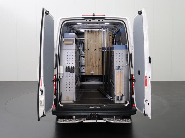 Volkswagen CRAFTER 2.0TDI 177PK DSG Automaat L3H3 | Kastinrichting | Navigatie | Camera | Airco | Cruise | 3000Kg Trekhaak