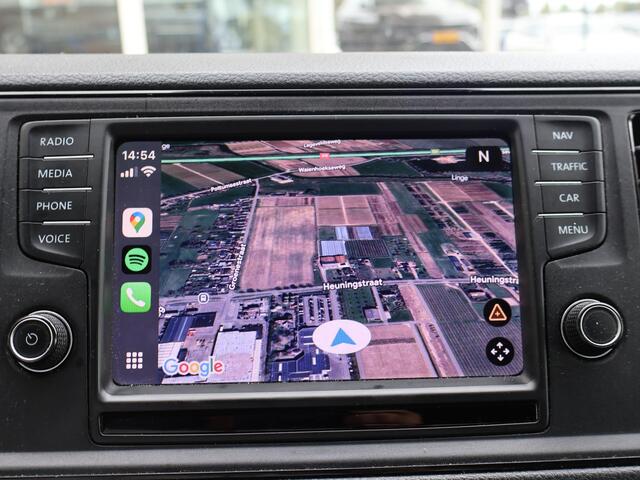 Volkswagen CRAFTER 35 2.0 TDI 140 PK DSG L3H3 + 3000 KG TREKHAAK | CAMERA | APPLE CARPLAY | NAVIGATIE