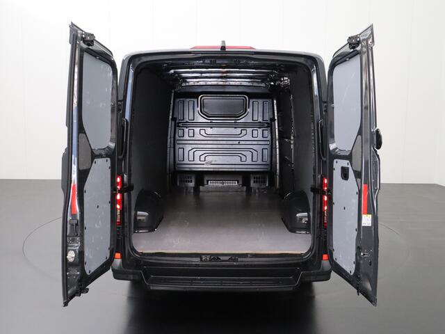 Volkswagen CRAFTER 2.0TDI 140PK L3H2 Highline | Navigatie | Cruise | Betimmering | Airco