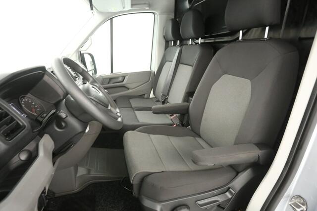 Volkswagen CRAFTER 35 2.0 TDI L3H2 Airco Carplay Cruise Navigatie PDC 3 Persoons