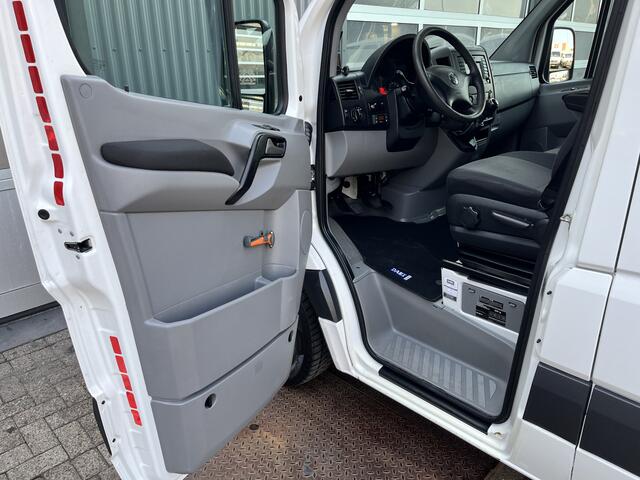 Volkswagen CRAFTER 50 2.0 TDI L2H2 Werkplaats inrichting Kast Inrichting Servicewagen Trekhaak 3500kg Omvormer Airco Cruise controle 1e eigenaar Dealer onderhouden Euro 6 Bpm vrij