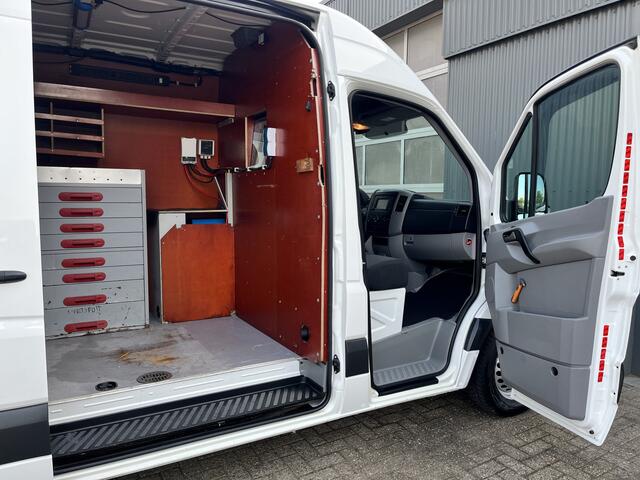 Volkswagen CRAFTER 50 2.0 TDI L2H2 Werkplaats inrichting Kast Inrichting Servicewagen Trekhaak 3500kg Omvormer Airco Cruise controle 1e eigenaar Dealer onderhouden Euro 6 Bpm vrij