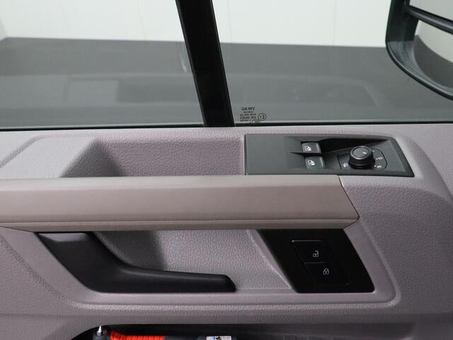 Volkswagen CRAFTER 2.0TDI 140PK L3H3 Highline | Werkplaats | Navigatie | Camera | Airco | Cruise