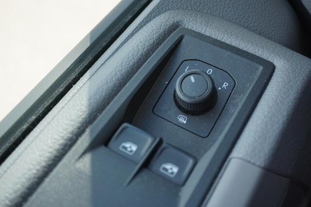 Volkswagen CRAFTER 35 L4 177PK | Bakwagen EL | Laadklep 750 KG | App-Connect | Ergo Comfortstoel | Voorruitverwarming