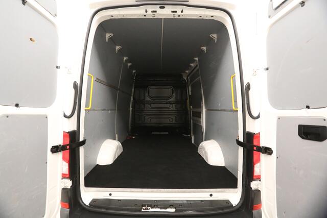 Volkswagen CRAFTER 35 2.0 TDI L3H3 177PK 3500kg Trekgew. Trekhaak Airco Cruise PDC 3 Persoons