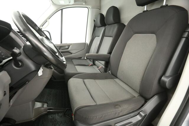 Volkswagen CRAFTER 35 2.0 TDI L3H3 177PK 3500kg Trekgew. Trekhaak Airco Cruise PDC 3 Persoons