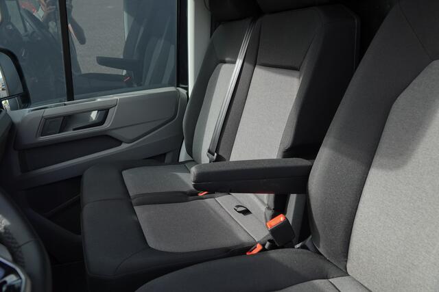 Volkswagen CRAFTER L3H2 2.0Tdi 177Pk Aut. | 35 | 3.500Kg Trekgewicht | 2xSchuifdeur | Nieuw Model | 10,4'' Display | 19'' | Deep Black