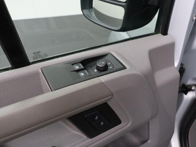 Volkswagen CRAFTER 2.0TDI 177PK L3H3 Highline | Navigatie | Camera | 3-Persoons | Trekhaak 3500Kg