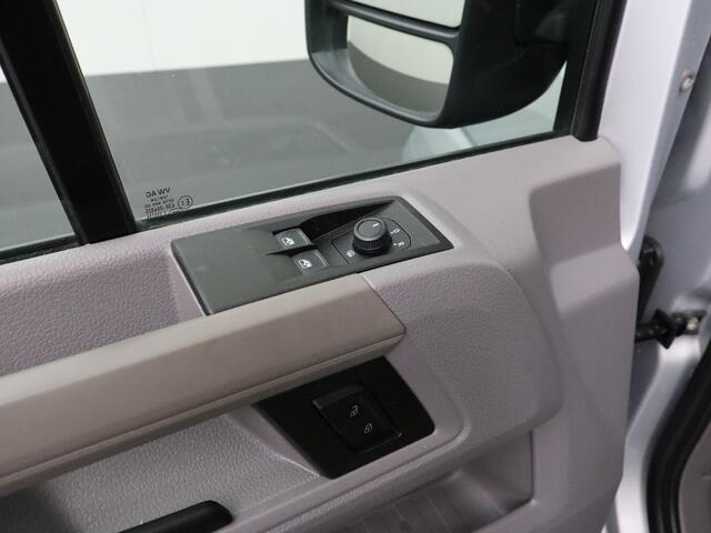 Volkswagen CRAFTER 2.0TDI 140PK L3H3 Highline | Werkplaats | Navigatie | Camera | Trekhaak | Airco | Cruise