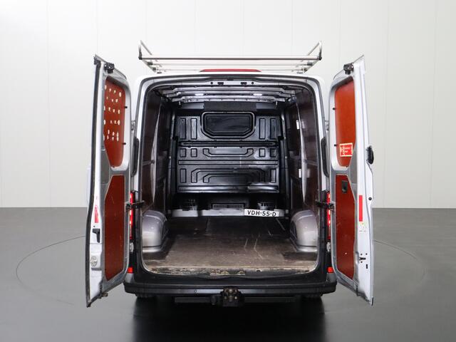Volkswagen CRAFTER 2.0TDI 177PK L3H2 | 2xSchuifdeur | Imperiaal | Trekhaak | Navigatie | Airco | Cruise | Betimmering | 3-Persoons